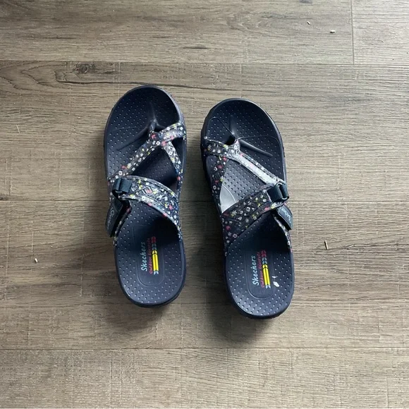 Skechers GoWalk 5 psychedelic Navy Sandals with Colorful Pattern - Picture 2 of 3